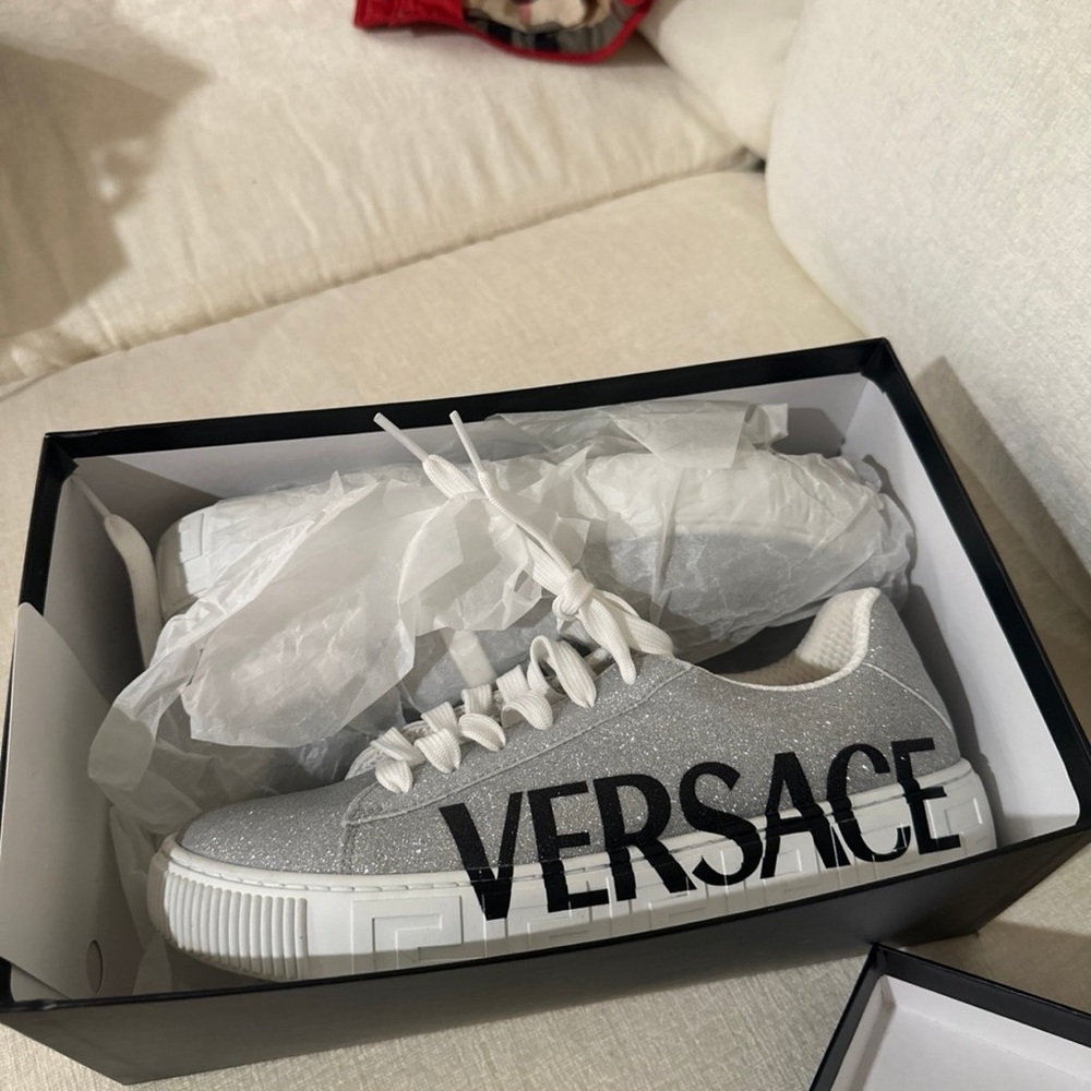 Versace Black and White Packaging